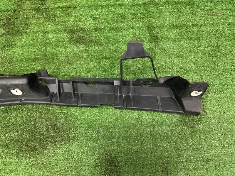 Кронштейн заднего бампера центральный Opel Astra