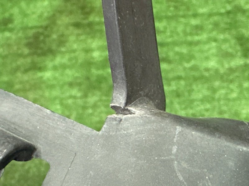 Кронштейн заднего бампера центральный Opel Astra