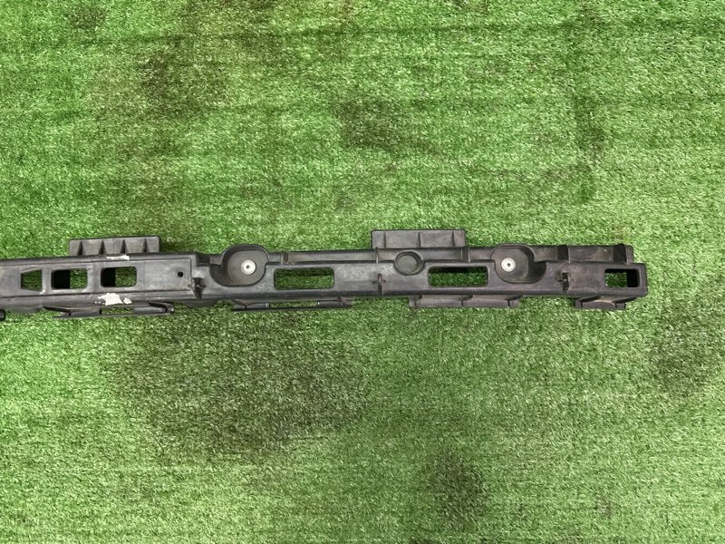 Кронштейн заднего бампера центральный Chevrolet Cruze