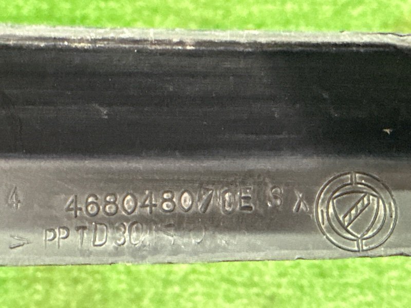 Молдинг лобового стекла Fiat Albea