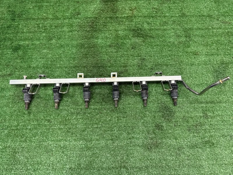 Топливная рейка с форсунками BMW 5-SERIES E39