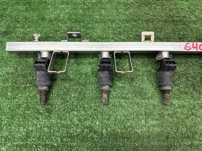 Топливная рейка с форсунками BMW 5-SERIES E39