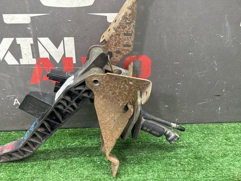 Педаль сцепления Ford Focus 2