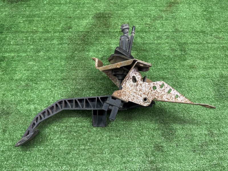 Педаль сцепления Ford Focus 2