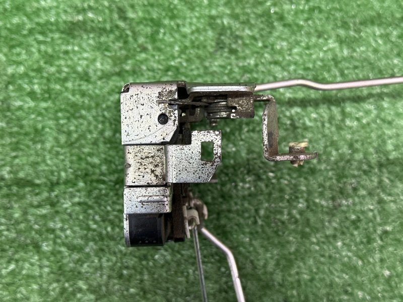 Замок двери Lada Largus