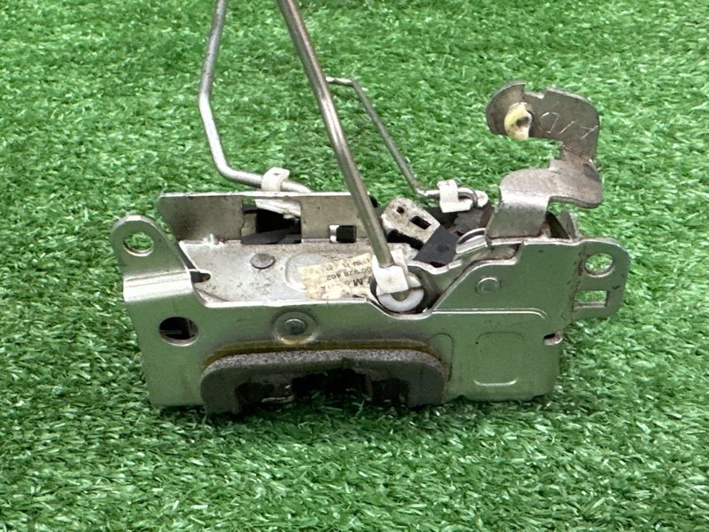 Замок двери Lada Largus