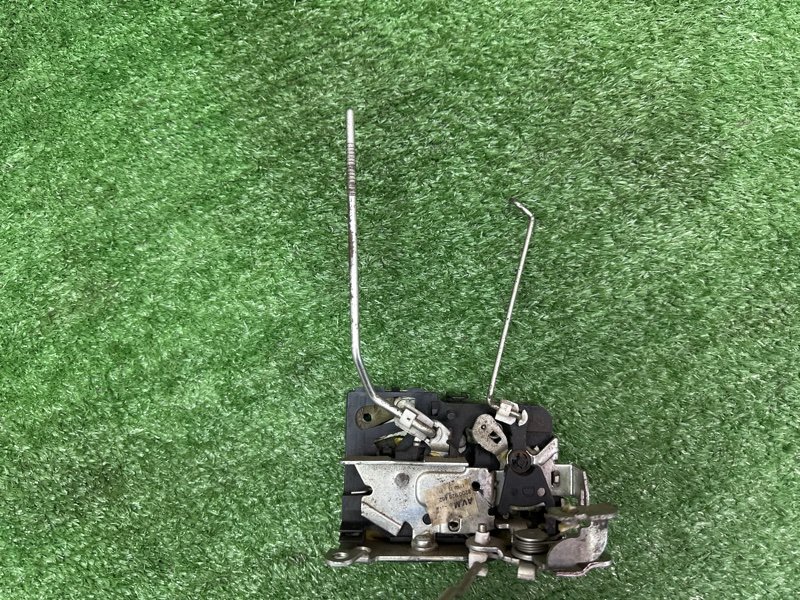 Замок двери Lada Largus