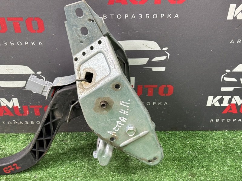 Педаль сцепления Opel Astra H