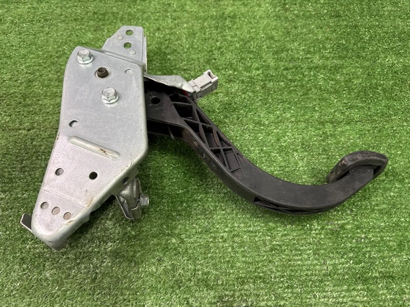 Педаль сцепления Opel Astra H