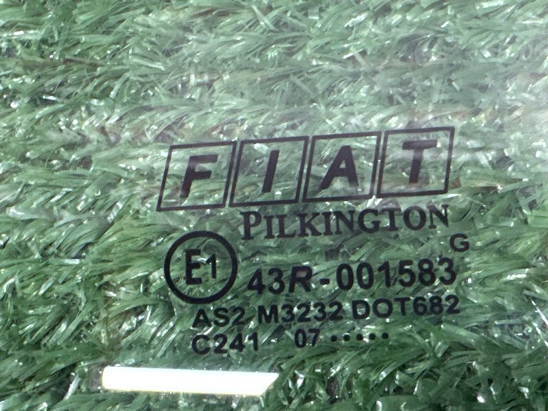 Стекло двери Fiat Panda