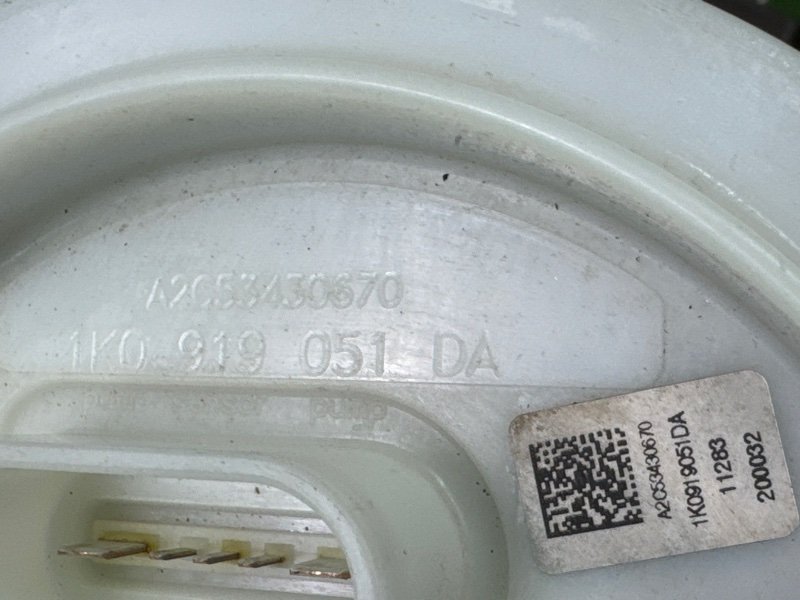 Насос топливный (Бензонасос) Skoda Octavia A5