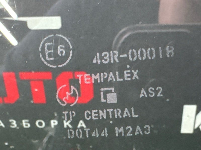 Стекло двери Suzuki Liana