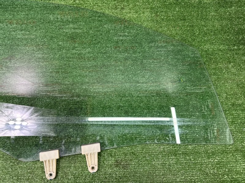 Стекло двери Suzuki Liana