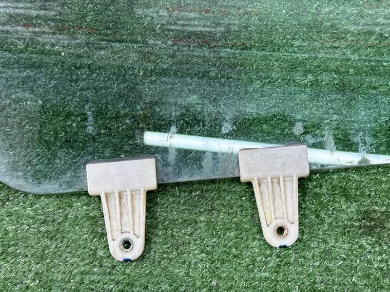 Стекло двери Suzuki Liana