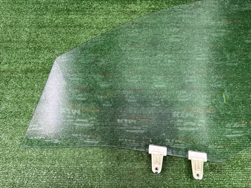 Стекло двери Suzuki Liana