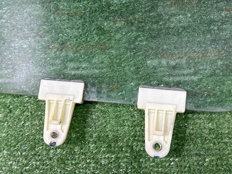 Стекло двери Suzuki Liana