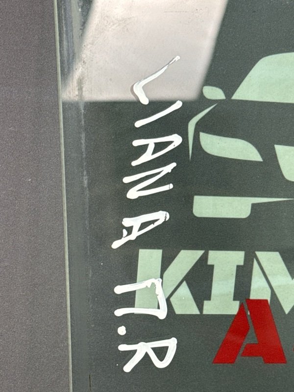 Стекло двери Suzuki Liana