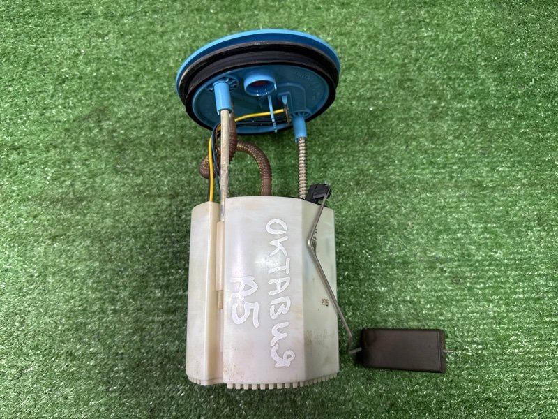 Насос топливный (Бензонасос) Skoda Octavia A5