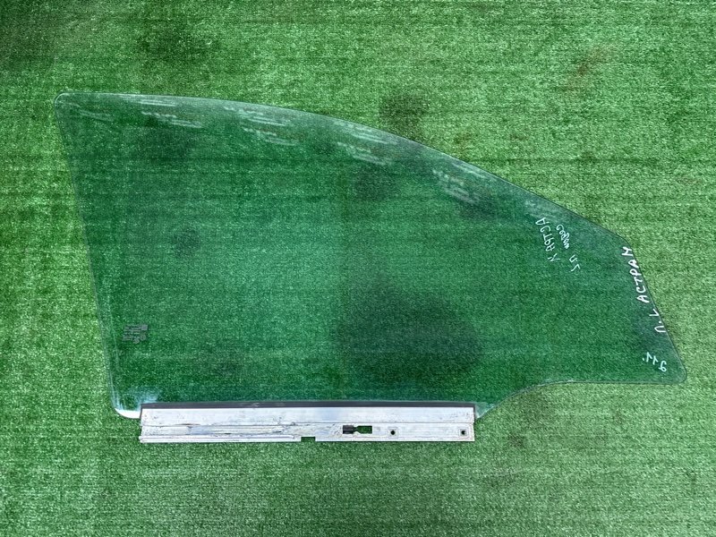 Стекло двери Opel Astra H