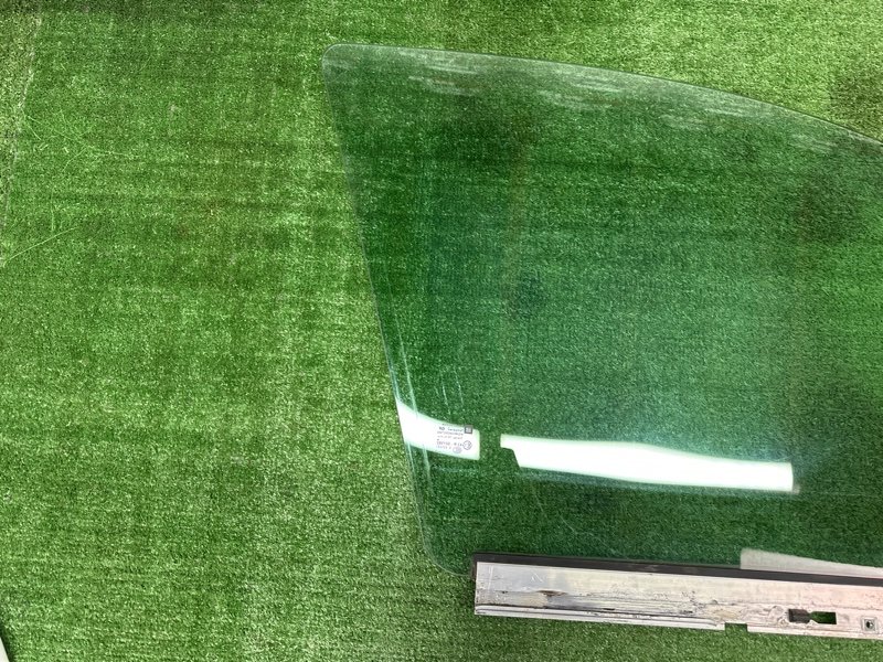 Стекло двери Opel Astra H