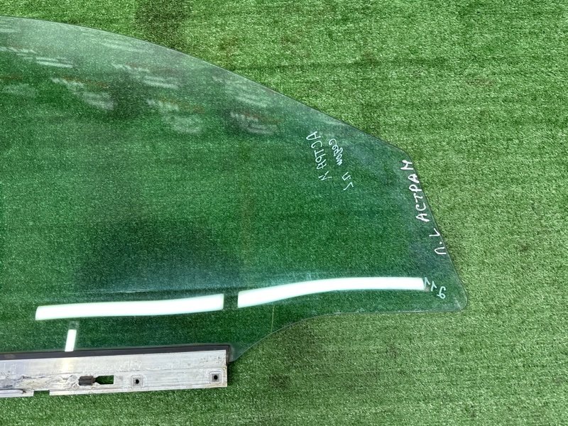 Стекло двери Opel Astra H