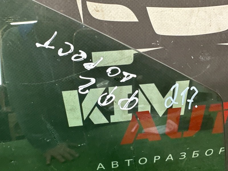 Стекло двери Ford Focus 2