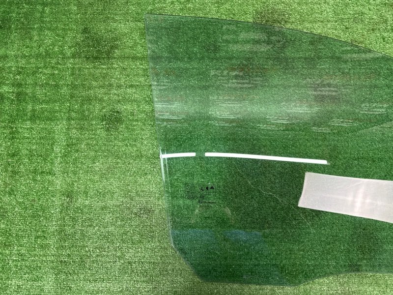 Стекло двери Ford Focus 2