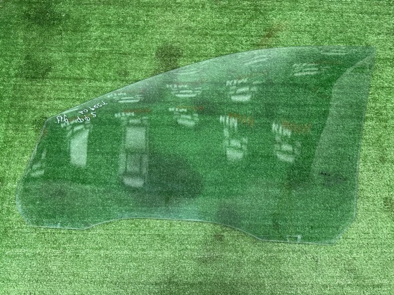 Стекло двери Ford Focus 2