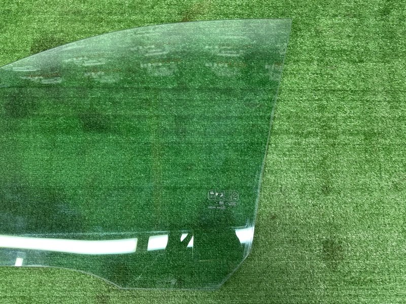 Стекло двери Ford Focus 2