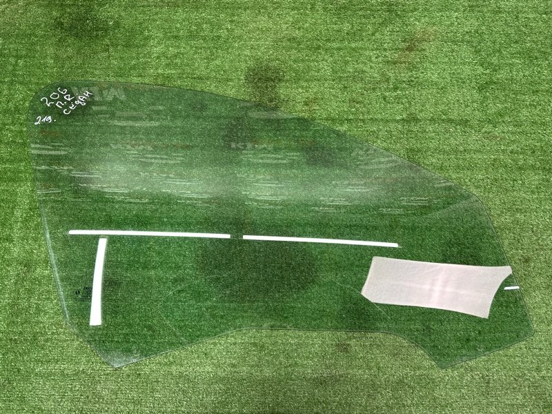 Стекло двери Peugeot 206