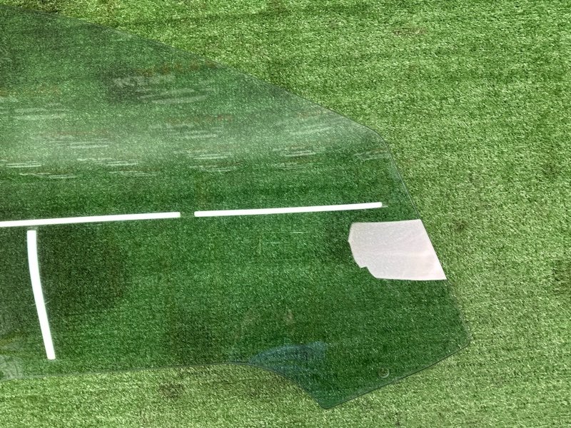 Стекло двери Peugeot 206