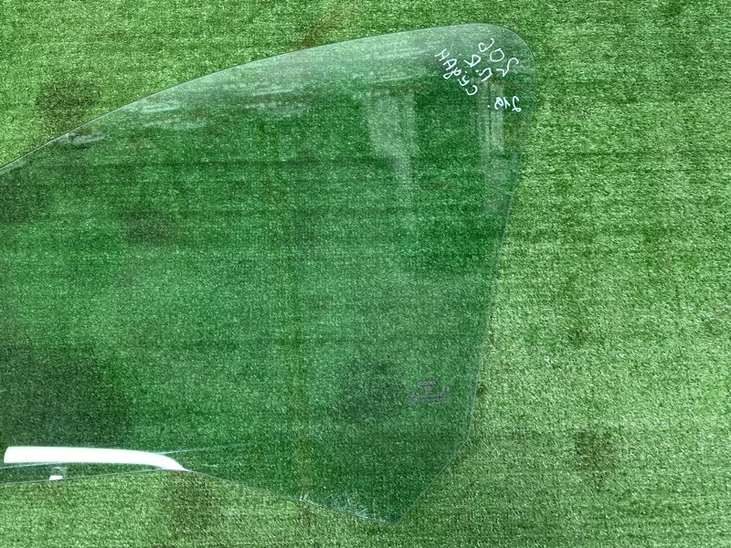 Стекло двери Peugeot 206