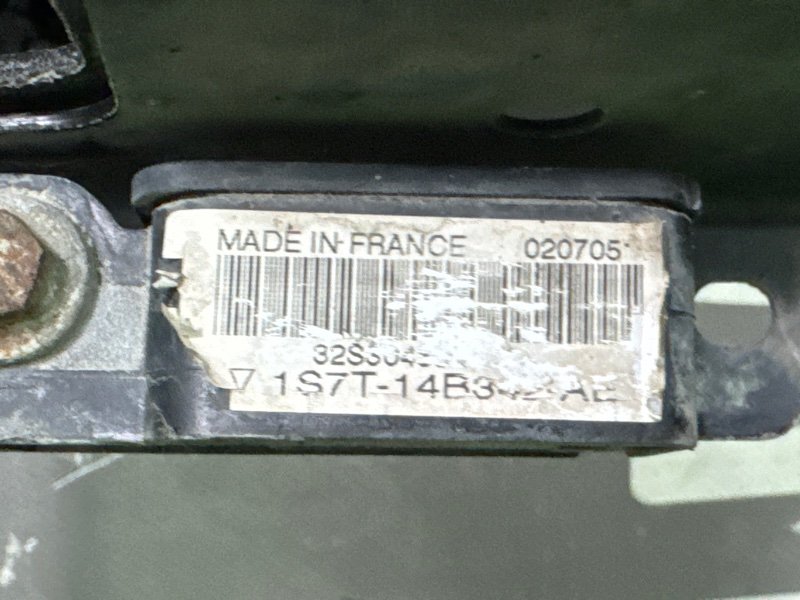 Панель передняя(телевизор) Ford Mondeo 3