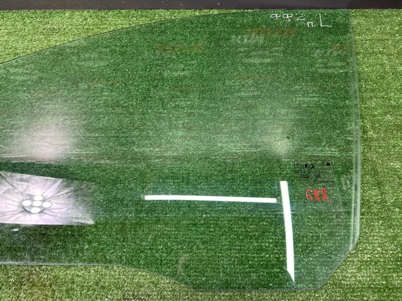 Стекло двери Ford Focus 2