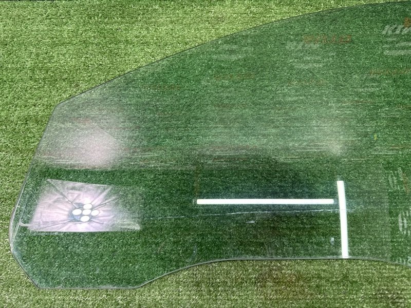 Стекло двери Ford Focus 2