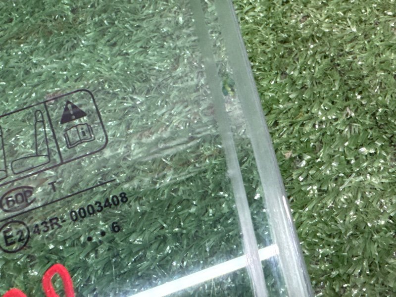 Стекло двери Ford Focus 2