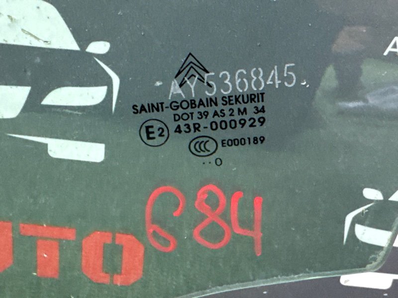 Стекло двери Citroen C4
