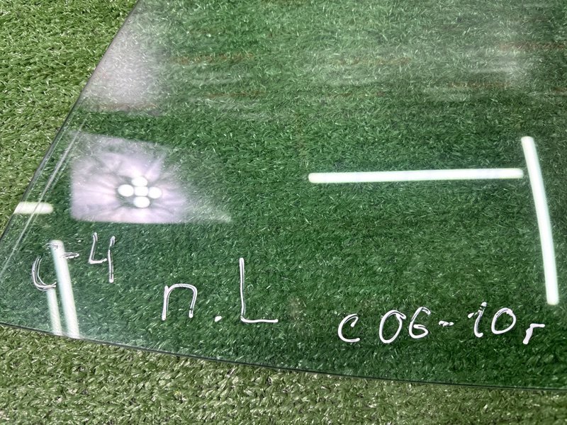 Стекло двери Citroen C4