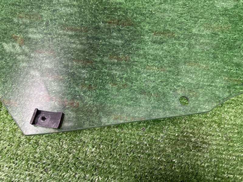 Стекло двери Citroen C4