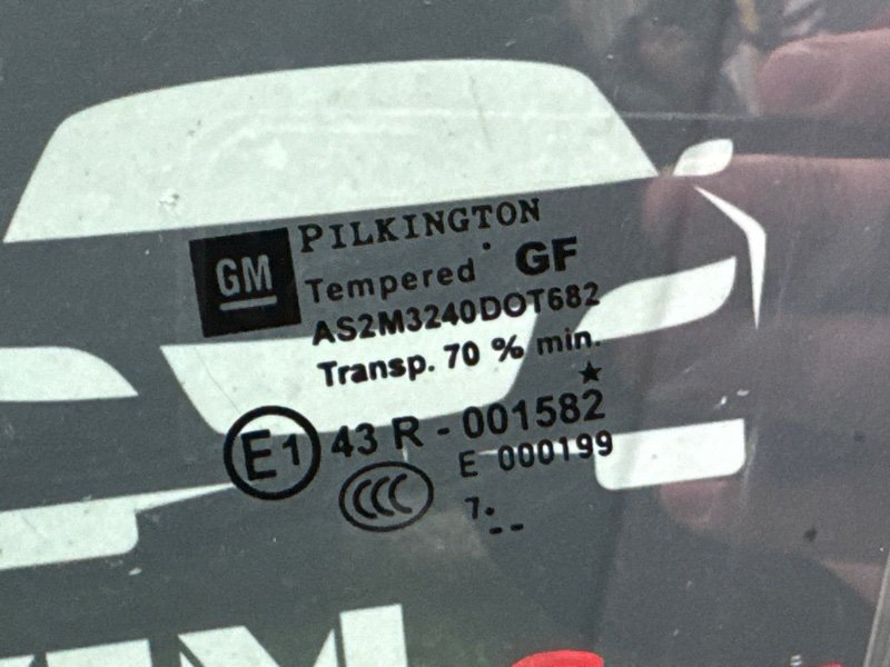 Стекло двери Opel Astra H