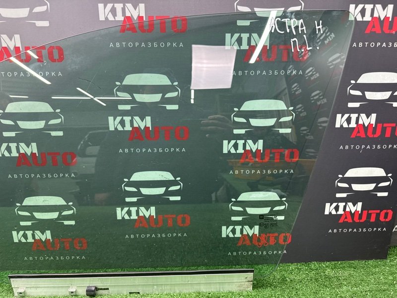 Стекло двери Opel Astra H