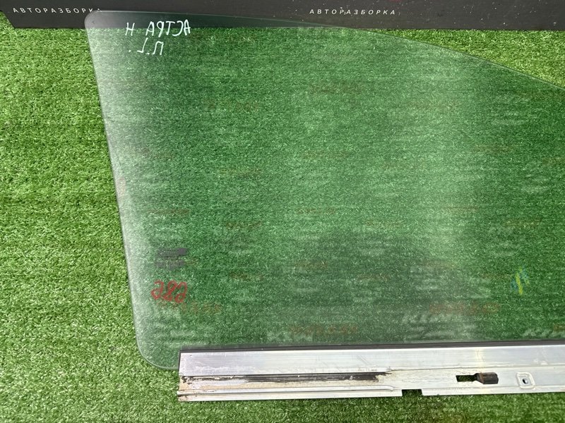 Стекло двери Opel Astra H