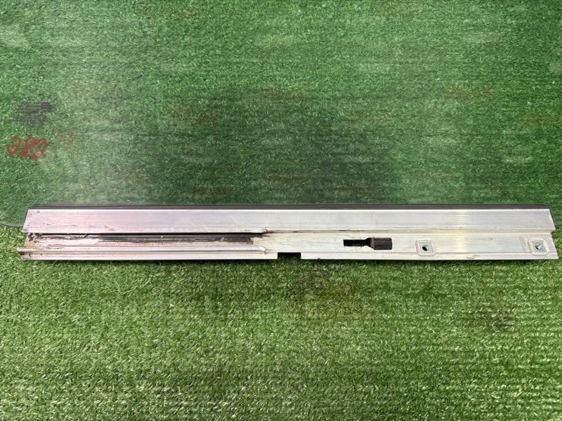 Стекло двери Opel Astra H