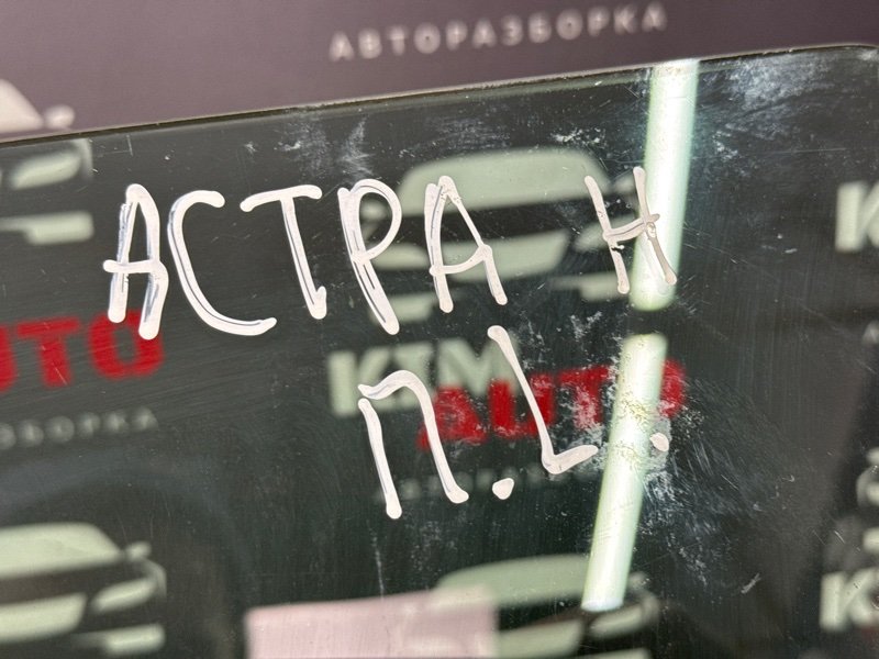 Стекло двери Opel Astra H