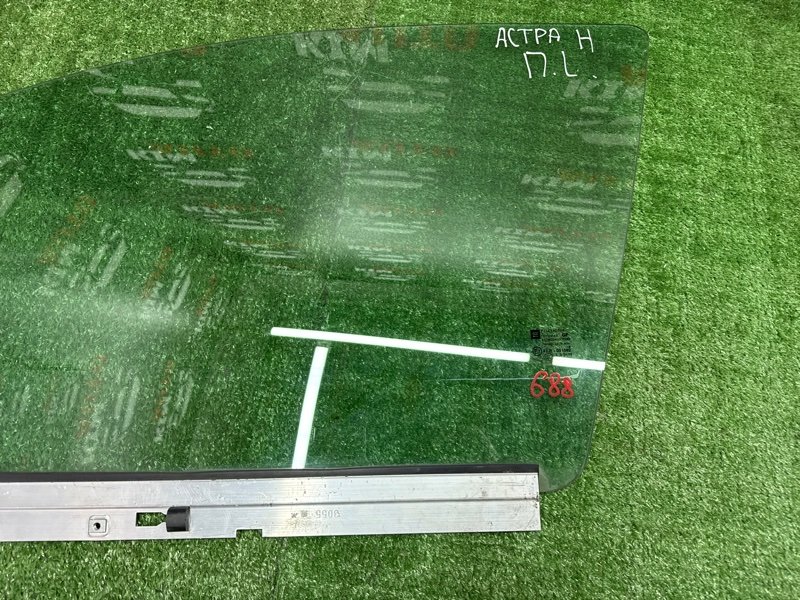 Стекло двери Opel Astra H