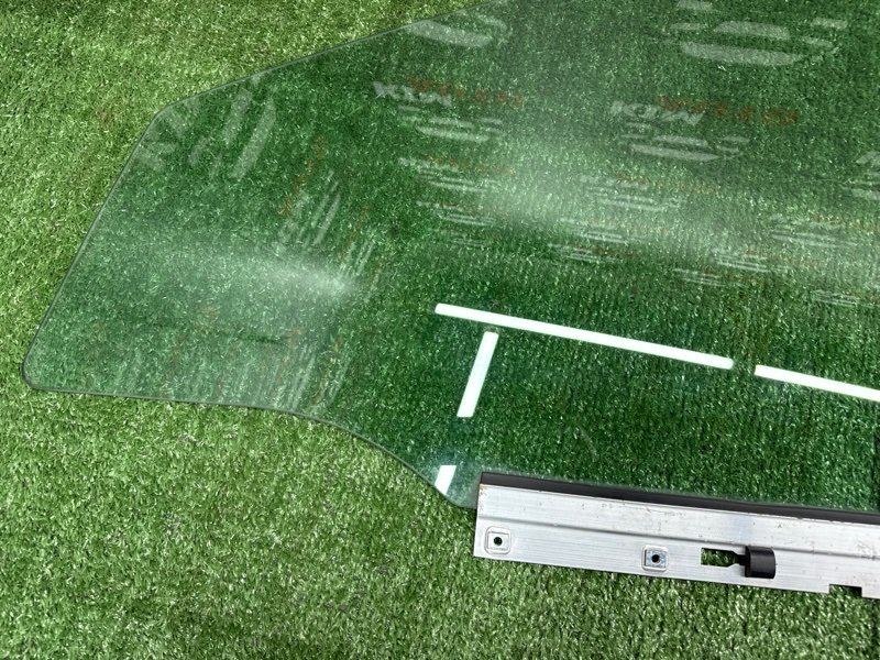 Стекло двери Opel Astra H