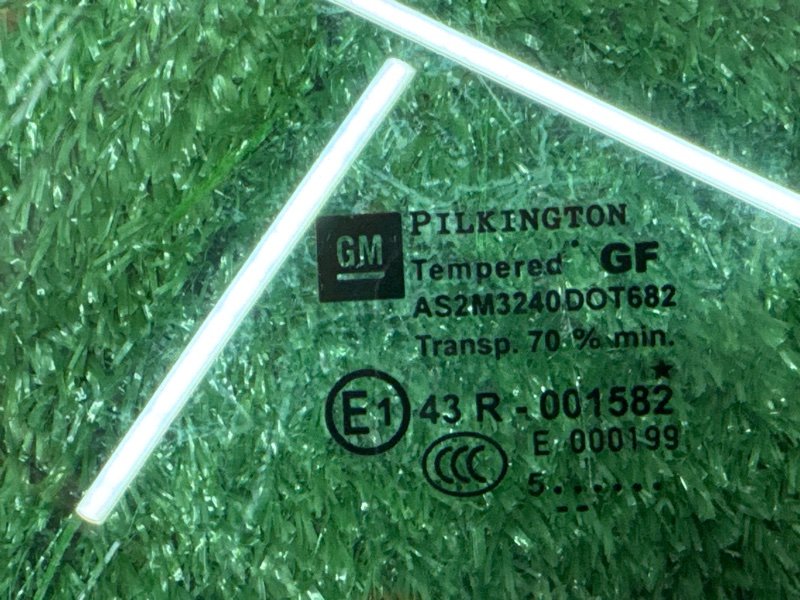 Стекло двери Opel Astra H