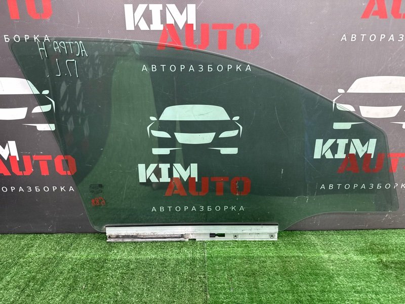 Стекло двери Opel Astra H