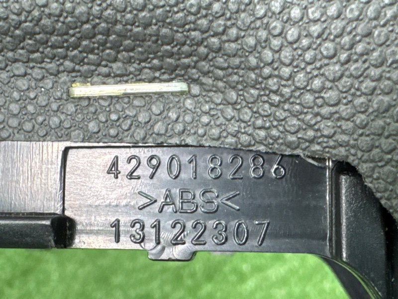 Кожух рычага стояночного тормоза Opel Astra H