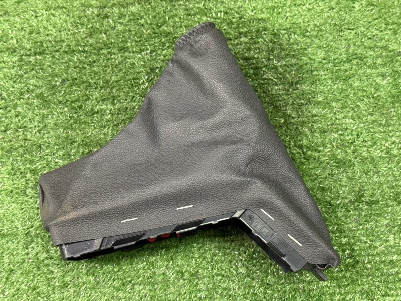 Кожух рычага стояночного тормоза Opel Astra H